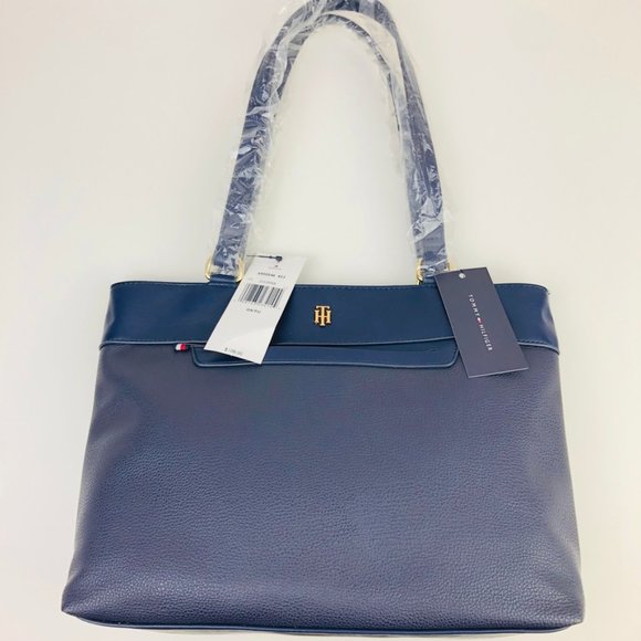Tommy Hilfiger Handbags - Tommy Hilfiger Shopper Bag Matching ID Card Holder